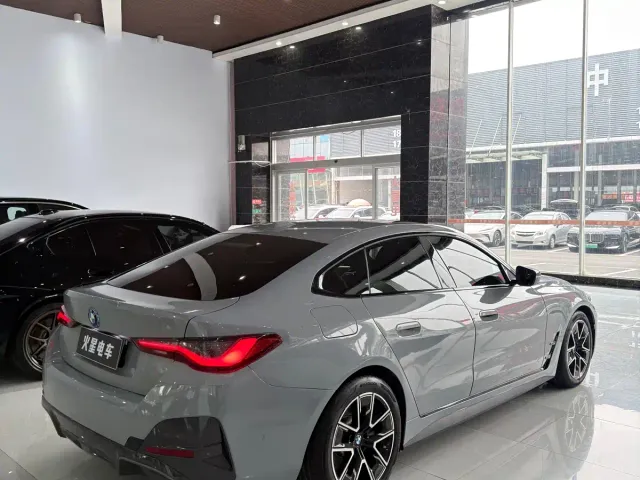 BMW i4 — Фото автомобиля 12