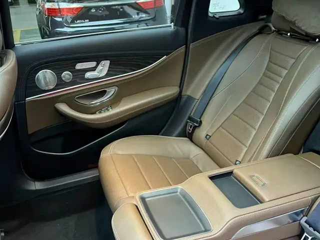 Mercedes-Benz E-Class — Фото автомобиля 7