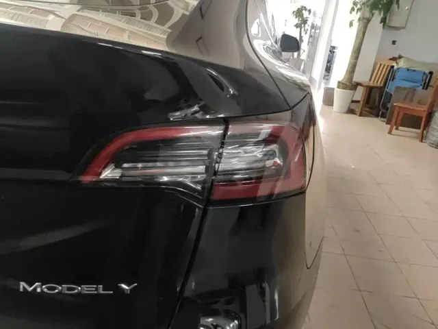 Tesla Model Y — Фото автомобиля 7
