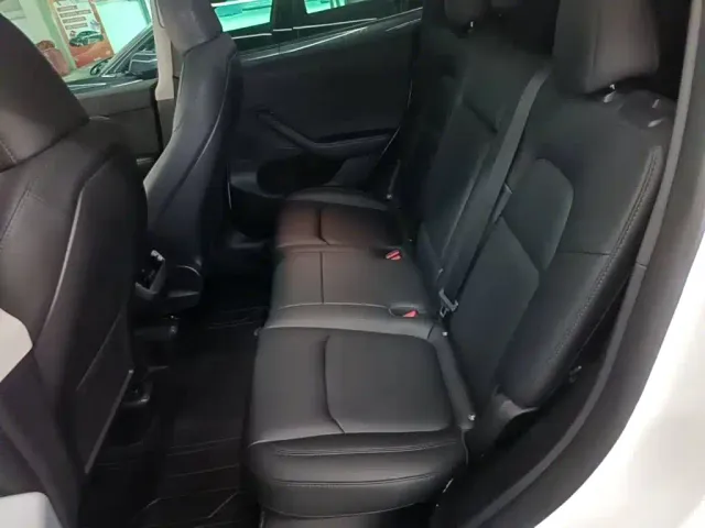 Tesla Model Y — Фото автомобиля 16