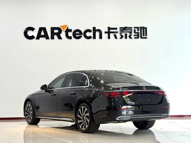 Mercedes-Benz E-Class — Фото автомобиля 23
