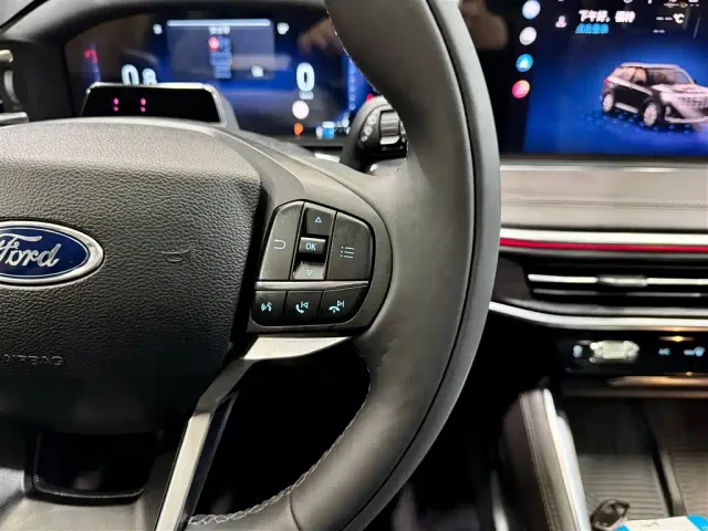 Ford Explorer — Фото автомобиля 22