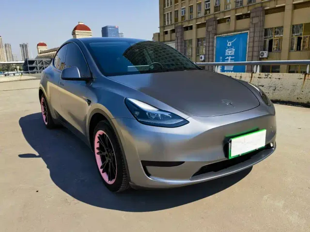 Tesla Model Y — Фото автомобиля 3