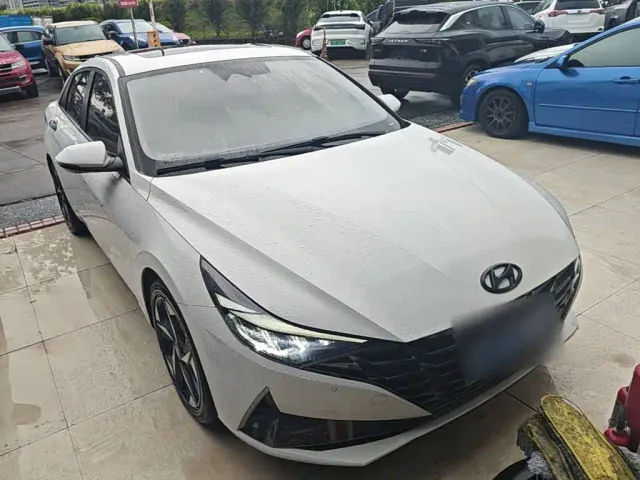 Hyundai Elantra — Фото автомобиля 3