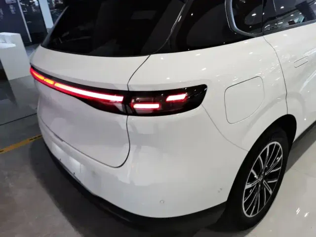 Leapmotor B10 — Фото автомобиля 7
