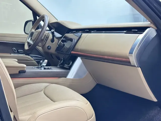 Land Rover Range Rover 2025 3.0 L6 400PS Flourishing Era Extended Wheelbase — Фото автомобиля 15