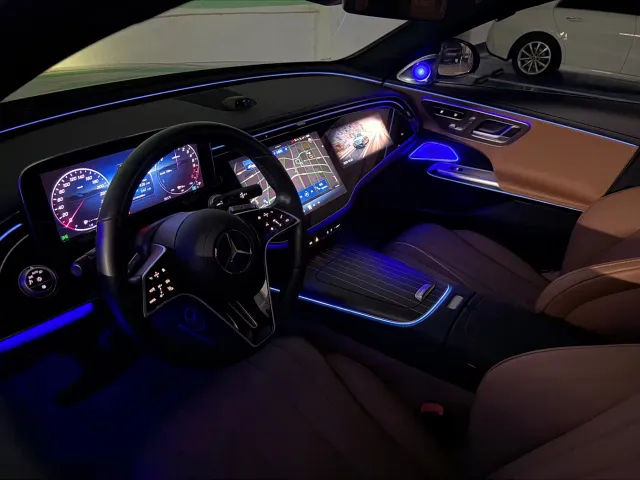 Mercedes-Benz E-Class — Фото автомобиля 16