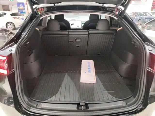 Tesla Model Y — Фото автомобиля 18