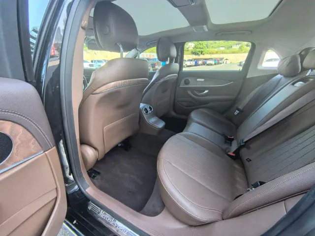 Mercedes-Benz E-Class — Фото автомобиля 8