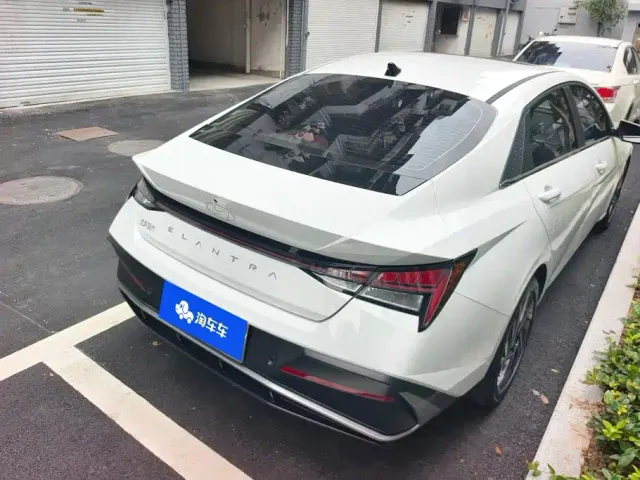 Hyundai Elantra — Фото автомобиля 3