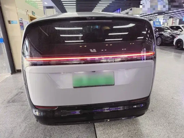 Li Auto MEGA — Фото автомобиля 5