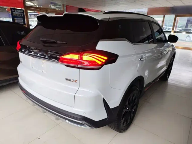 Geely Boyue — Фото автомобиля 6