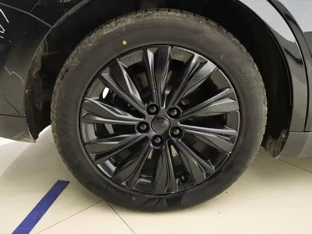 Hongqi E-QM5 — Фото автомобиля 6