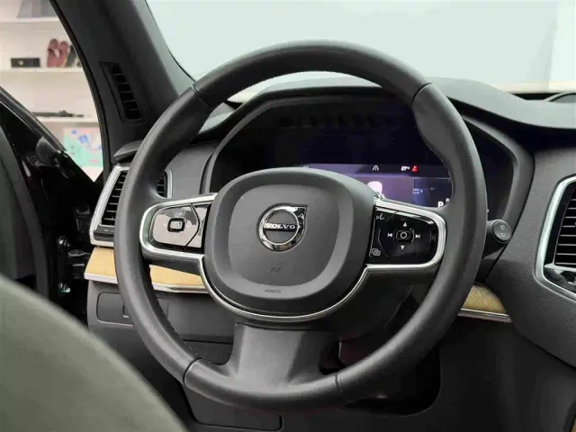 Volvo XC90 — Фото автомобиля 14