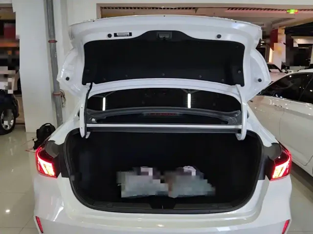 Changan Eado — Фото автомобиля 11