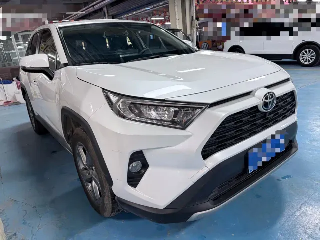 Toyota RAV4 — Фото автомобиля 3