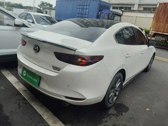 Mazda Axela — Фото автомобиля 6