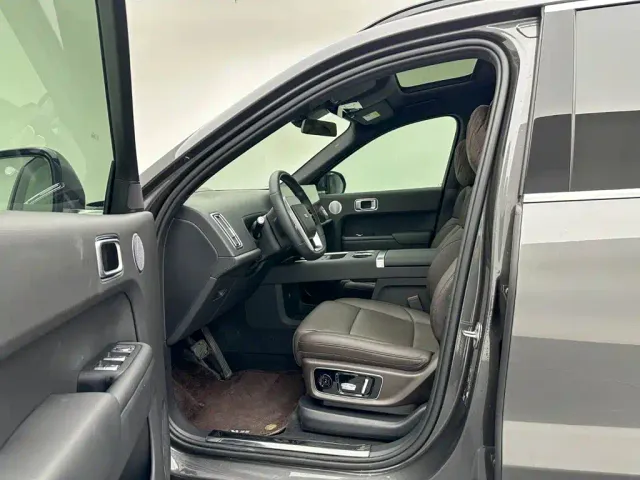 Li Auto L9 — Фото автомобиля 9