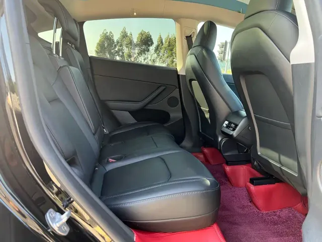 Tesla Model Y — Фото автомобиля 8