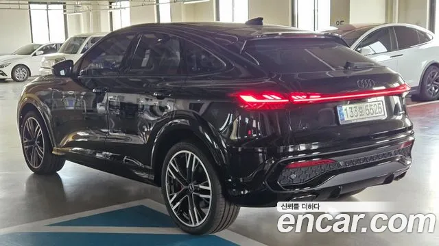 Audi Q5 45 TFSI quattro Sportback S Line Black Edition — Фото автомобиля 5