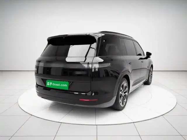 Lynk & Co 900 — Фото автомобиля 6