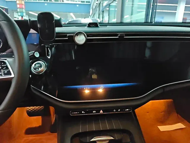 Mercedes-Benz E-Class — Фото автомобиля 12