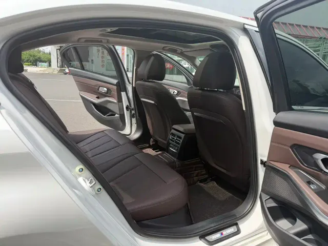 BMW 3 Series — Фото автомобиля 10