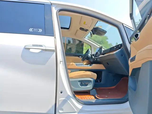 GAC Trumpchi E8 — Фото автомобиля 15