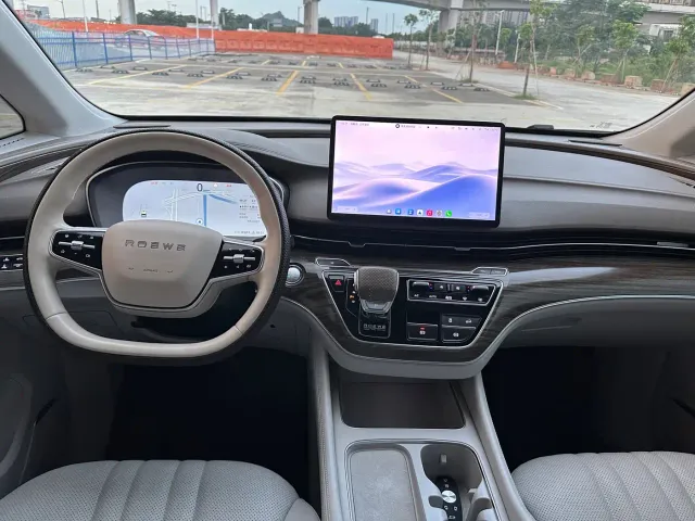 Roewe iMAX8 — Фото автомобиля 26