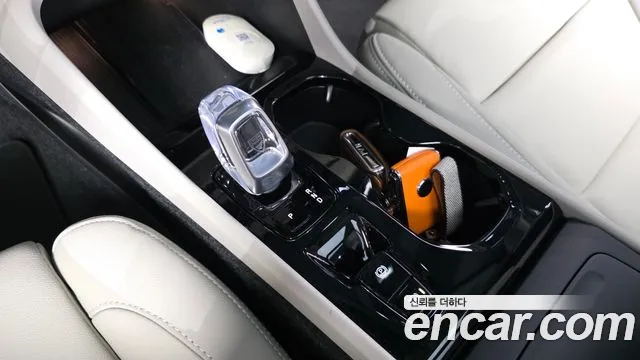 Вольво XC40 B4 Ultra Bright — Фото автомобиля 3