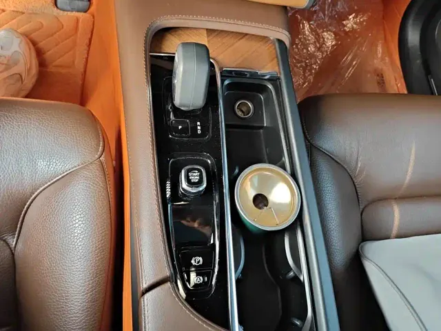 Volvo XC90 — Фото автомобиля 16