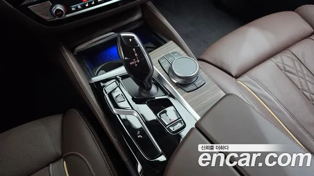 BMW 5 Series G30 — Фото автомобиля 12