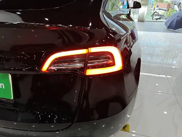 Tesla Model Y — Фото автомобиля 7