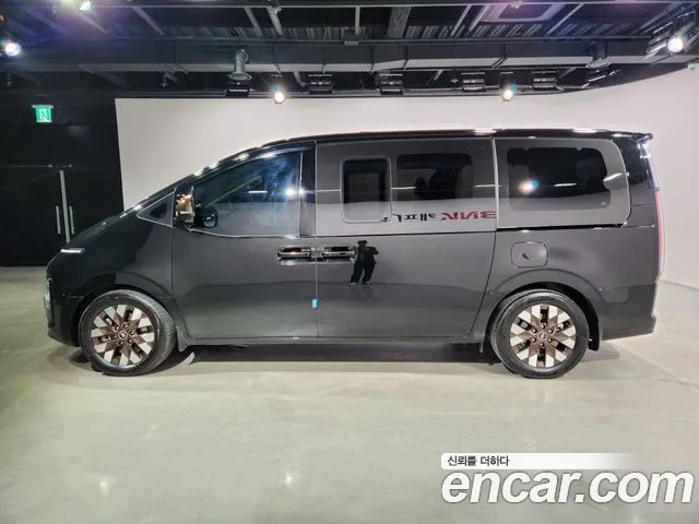Hyundai Staria Staria Lounge 9 мест — Фото автомобиля 3
