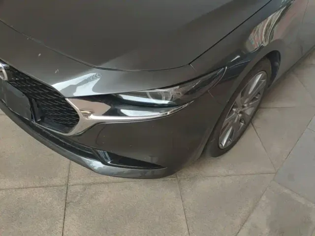 Mazda Axela — Фото автомобиля 23