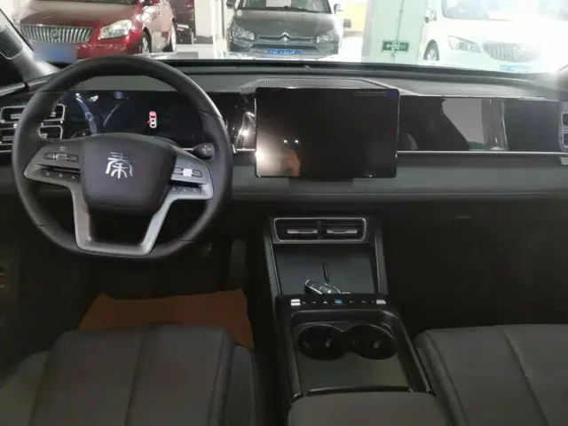 BYD Qin L — Фото автомобиля 9
