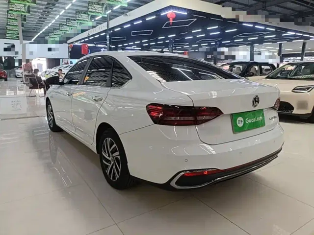 Volkswagen Lavida — Фото автомобиля 4