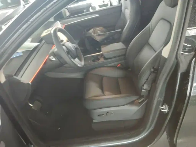 Tesla Model Y — Фото автомобиля 14
