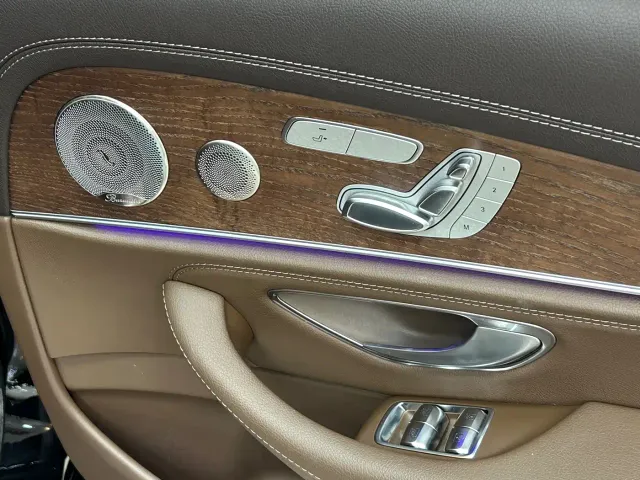 Mercedes-Benz E-Class — Фото автомобиля 19