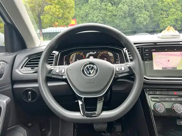 Volkswagen T-Roc — Фото автомобиля 8
