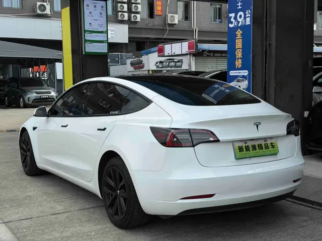 Tesla Model 3 — Фото автомобиля 14