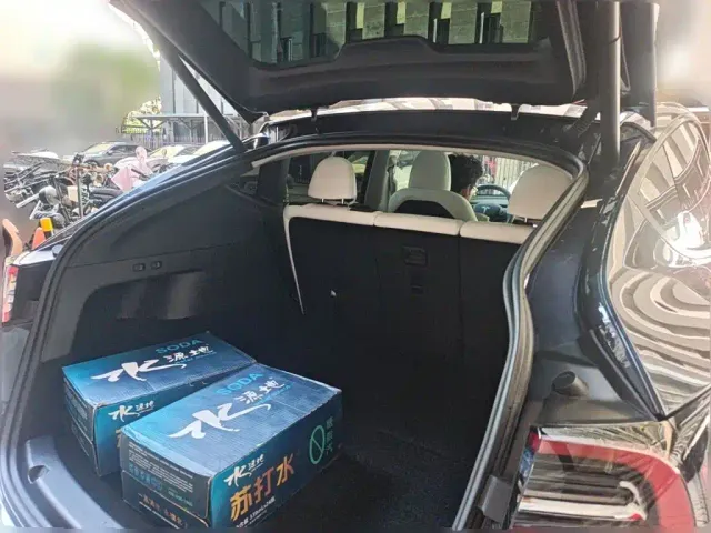 Tesla Model Y — Фото автомобиля 20