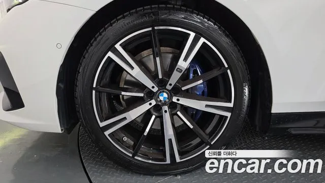 BMW 5-Series 5 серия (G60) 530i xDrive M Sport — Фото автомобиля 4