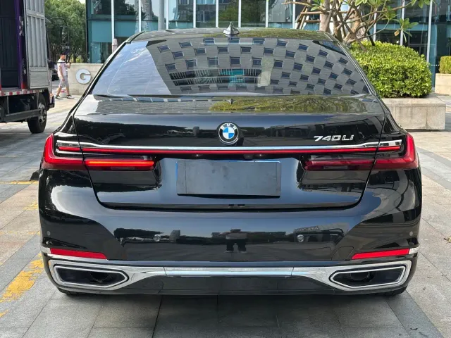 BMW 7 Series — Фото автомобиля 14