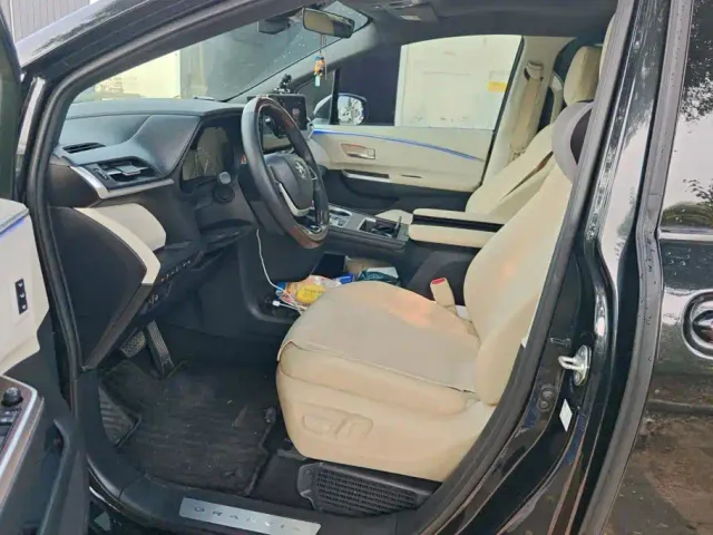 Toyota Granvia — Фото автомобиля 9