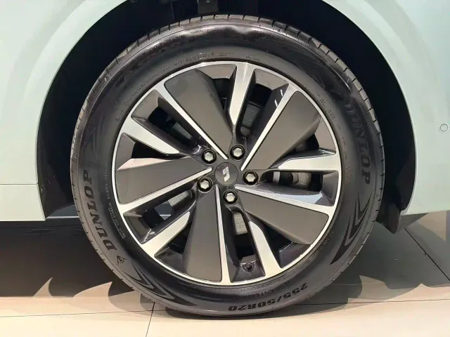 Li Auto L6 — Фото автомобиля 11