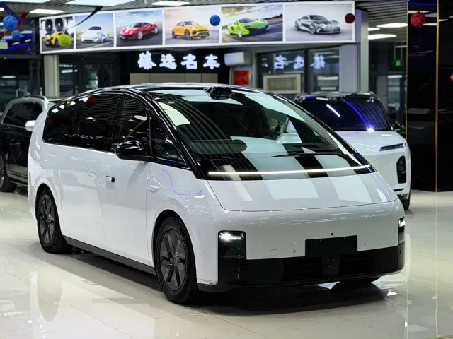 Li Auto MEGA — Фото автомобиля 3