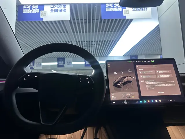 Tesla Model 3 — Фото автомобиля 13