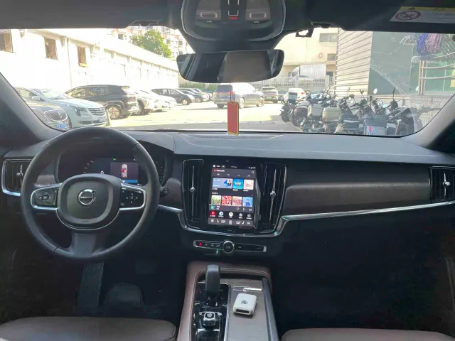 Volvo V90 — Фото автомобиля 8