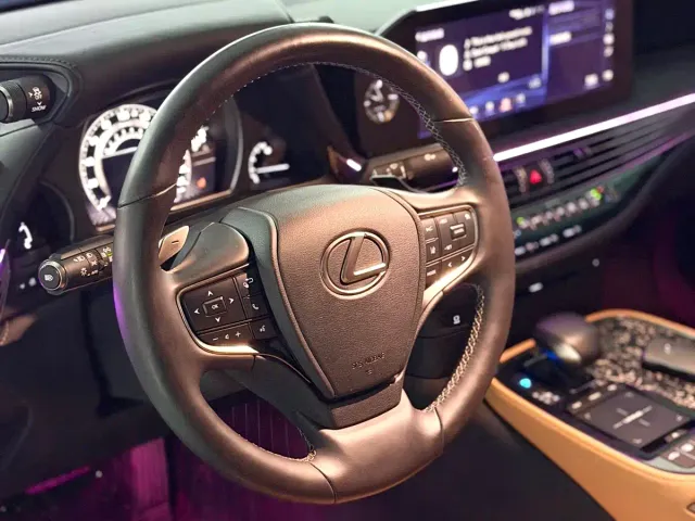 Lexus LS — Фото автомобиля 11
